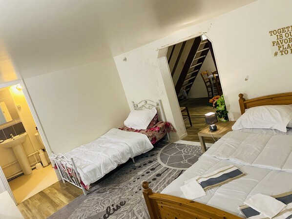 Habitación básica con 1 cama matrimonial o 2 individuales