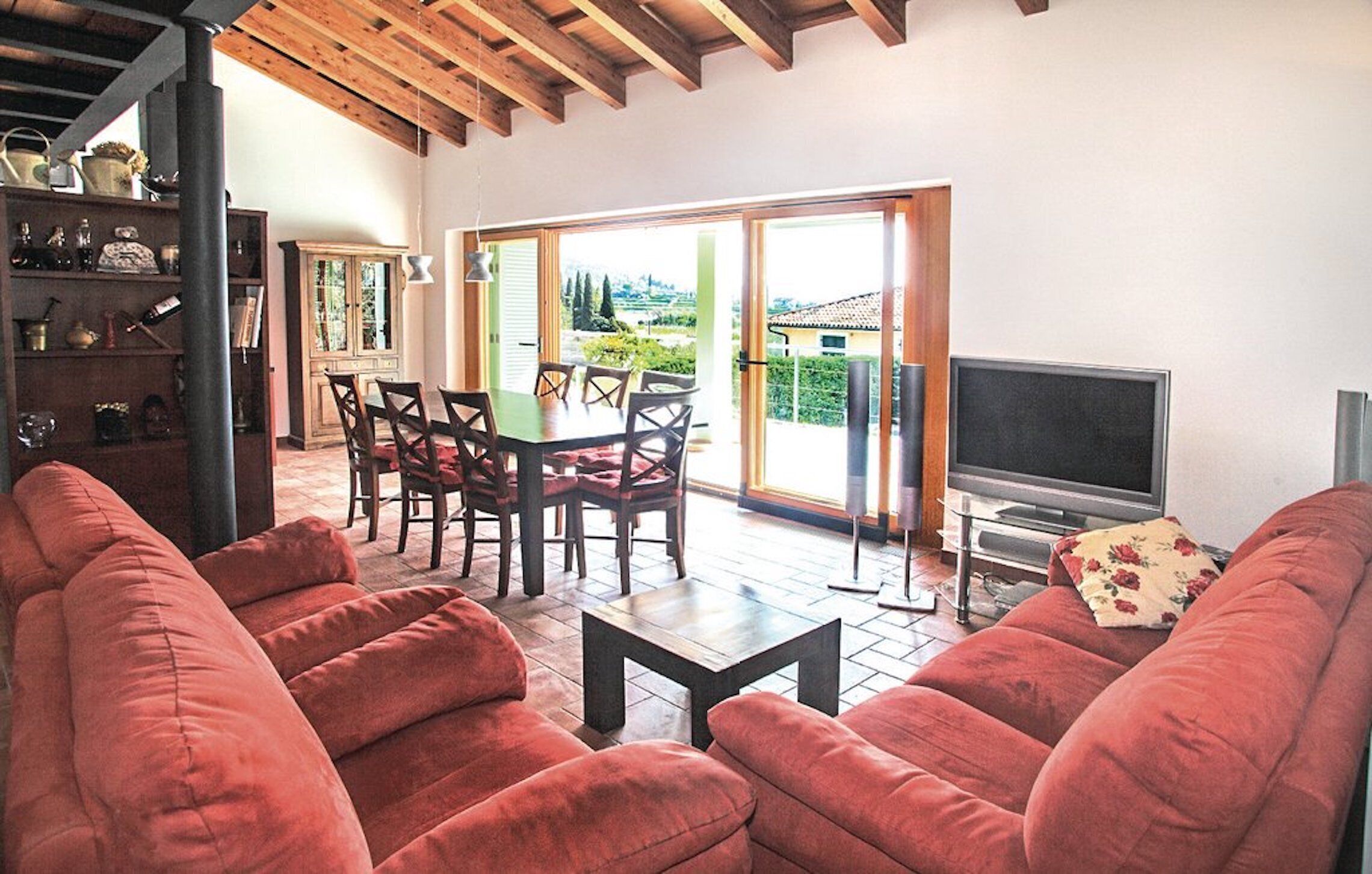 TV, DVD player, books, stereo