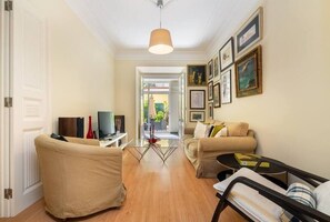 TV - Alameda Patio Hideaway | Prime Location | AC (Lisboa)