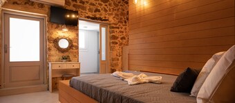 Twin's House - Gerani Center