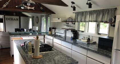 Green Hill Beach Cottage on Quiet Cul de Sac