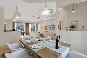 Dining - Luxurious Waterfront Villa with 4 Bedrooms, Private Heated Pool and Hot Tub! (Cape Coral)