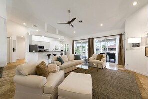 Smart TV - Luxurious Waterfront Villa with 4 Bedrooms, Private Heated Pool and Hot Tub! (Cape Coral)