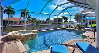 Luxurious Waterfront Villa with 4 Bedrooms, Private Heated Pool and Hot Tub!