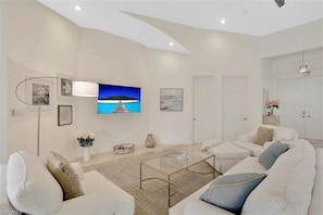 Smart TV - Luxurious Waterfront Villa with 4 Bedrooms, Private Heated Pool and Hot Tub! (Cape Coral)