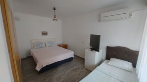 Habitación triple económica, 1 habitación | Insonorización, wifi gratis y ropa de cama