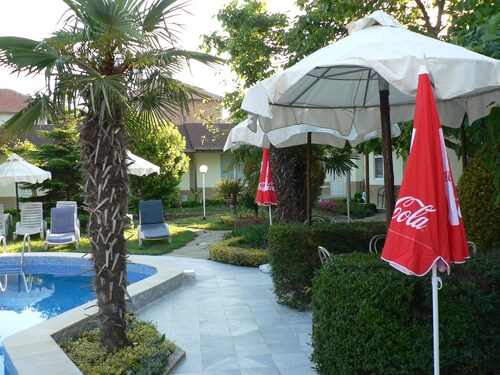 Atlantic Complex is set in Ravda,  500 meters away from the beach. 