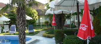 Atlantic Complex is set in Ravda,  500 meters away from the beach. 