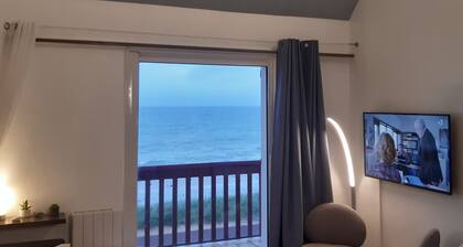 Beachfront apartment on Juno Beach