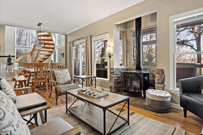 Smart TV, fireplace, offices, printers - Angie's Mountain Overlook Hot Tub and Views! (Fairview)
