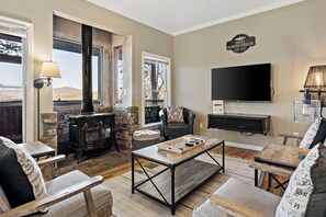 Smart TV, caminetto, studio, stampante