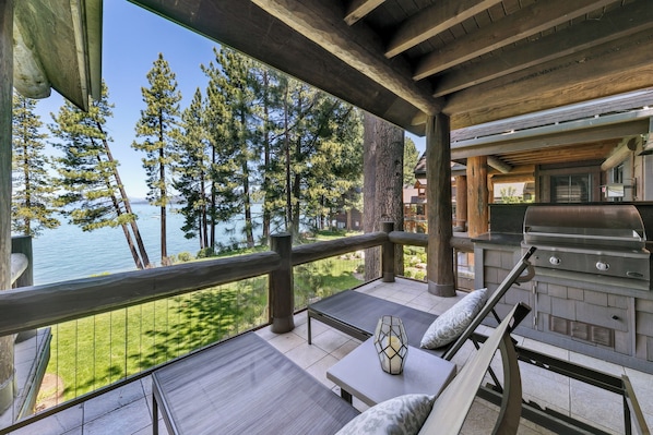 Property grounds - Luxury Lakefront Remodel BBQ, Hot Tub, near Heavenly | PEAK SS6 (South Lake Tahoe)