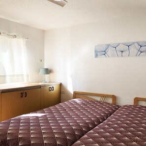 3 bedrooms, iron/ironing board