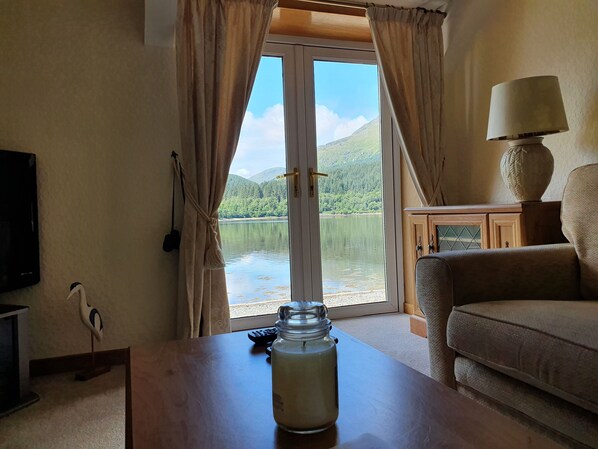 Smart TV, table tennis - Hot Tub & Stunning Waterfront Views. Kayaks and SUPS free for guests use !!! (ARROCHAR)