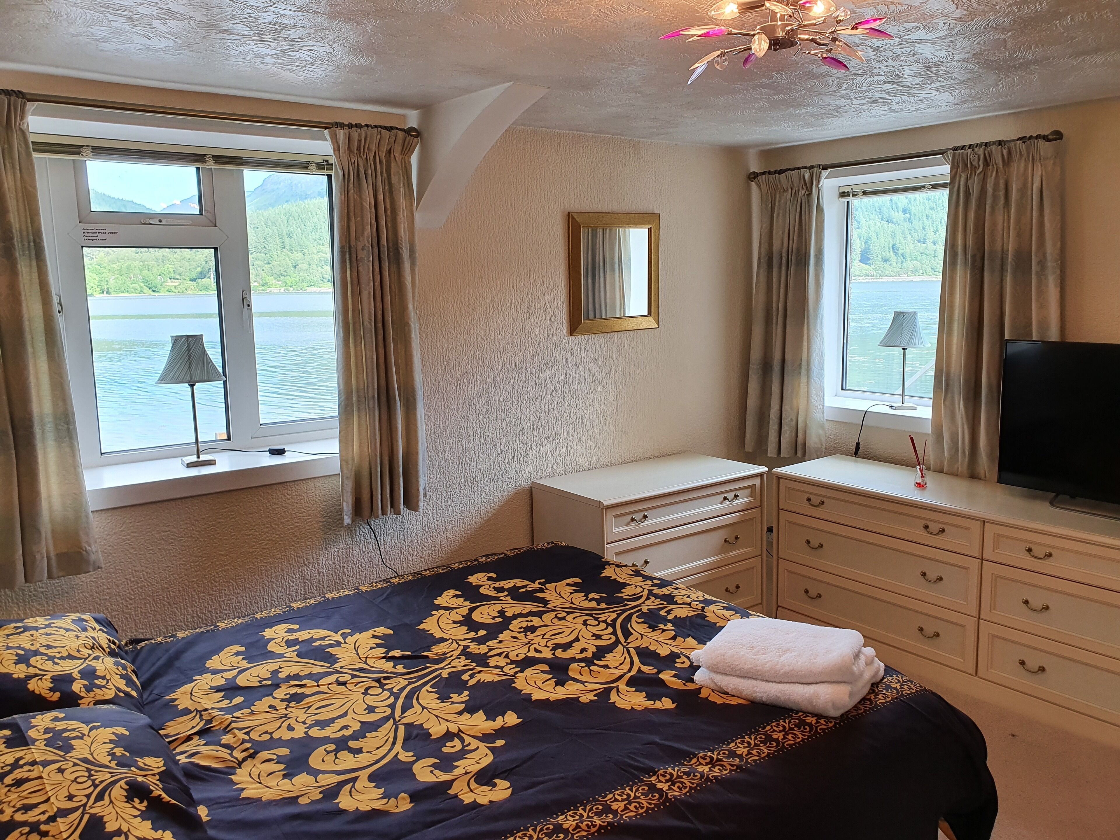 2 bedrooms, desk, iron/ironing board, WiFi (free)