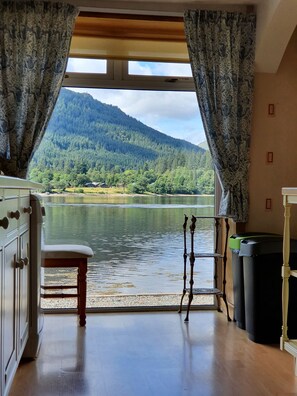 Interior - Hot Tub & Stunning Waterfront Views. Kayaks and SUPS free for guests use !!! (ARROCHAR)