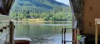 Hot Tub & Stunning Waterfront Views. Kayaks and SUPS free for guests use !!!