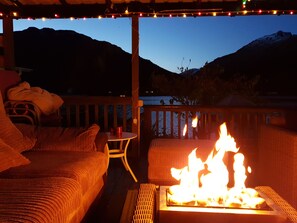 Property grounds - Hot Tub & Stunning Waterfront Views. Kayaks and SUPS free for guests use !!! (ARROCHAR)