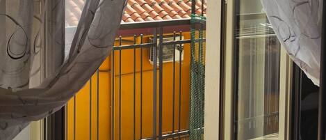 Chambre avec lits jumeaux | Décoration personnalisée, ameublement personnalisé, Wi-Fi gratuit