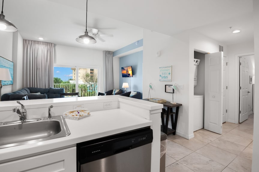 Madeira Bay Resort I #1304 Pet-friendly Coastal Comfort - Madeira Beach, FL