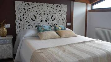 2 bedrooms, iron/ironing board, travel crib, internet