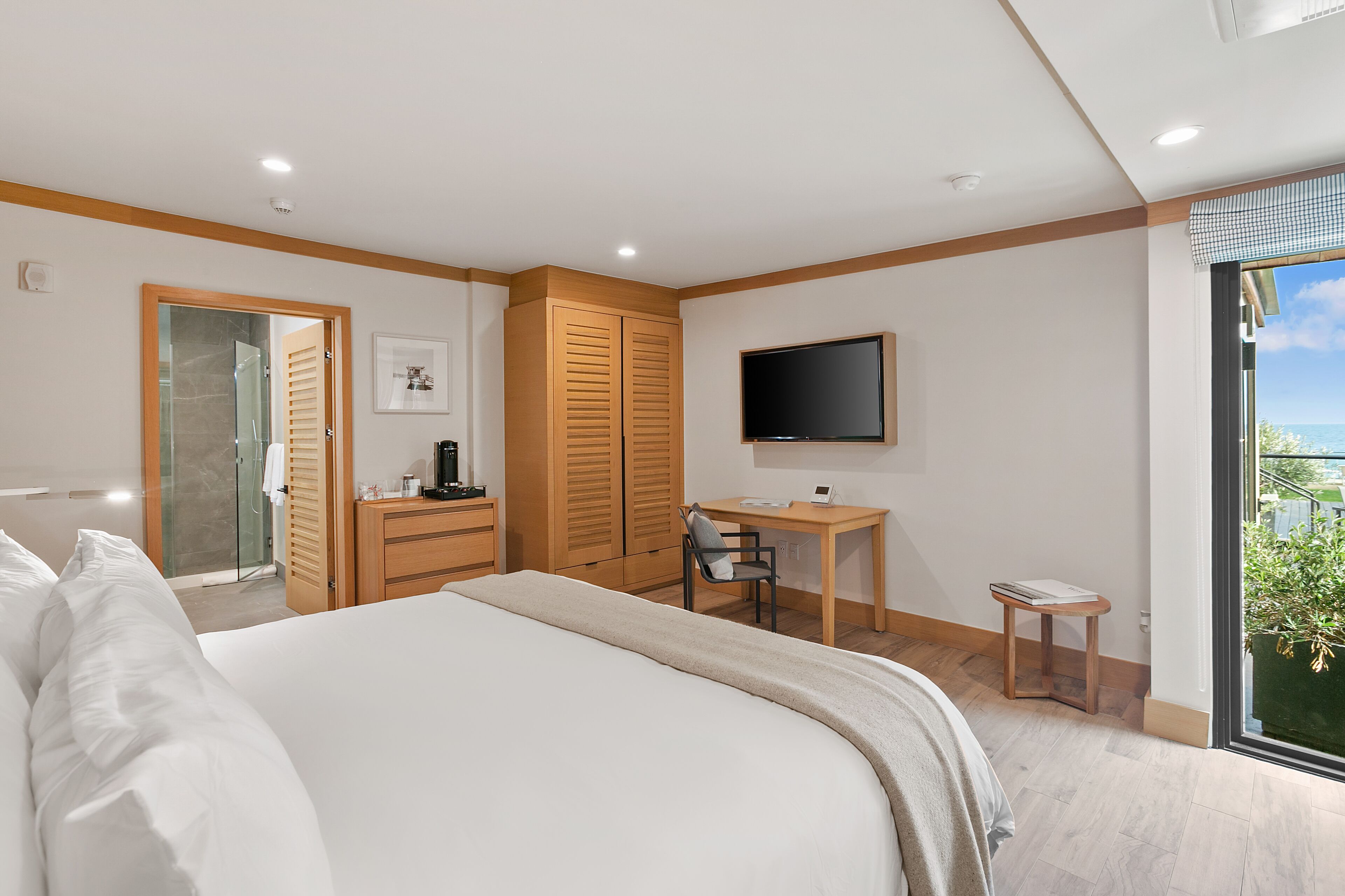 1 室のベッドルーム、デスク、アイロン / アイロン台、旅行用ベビーベッド