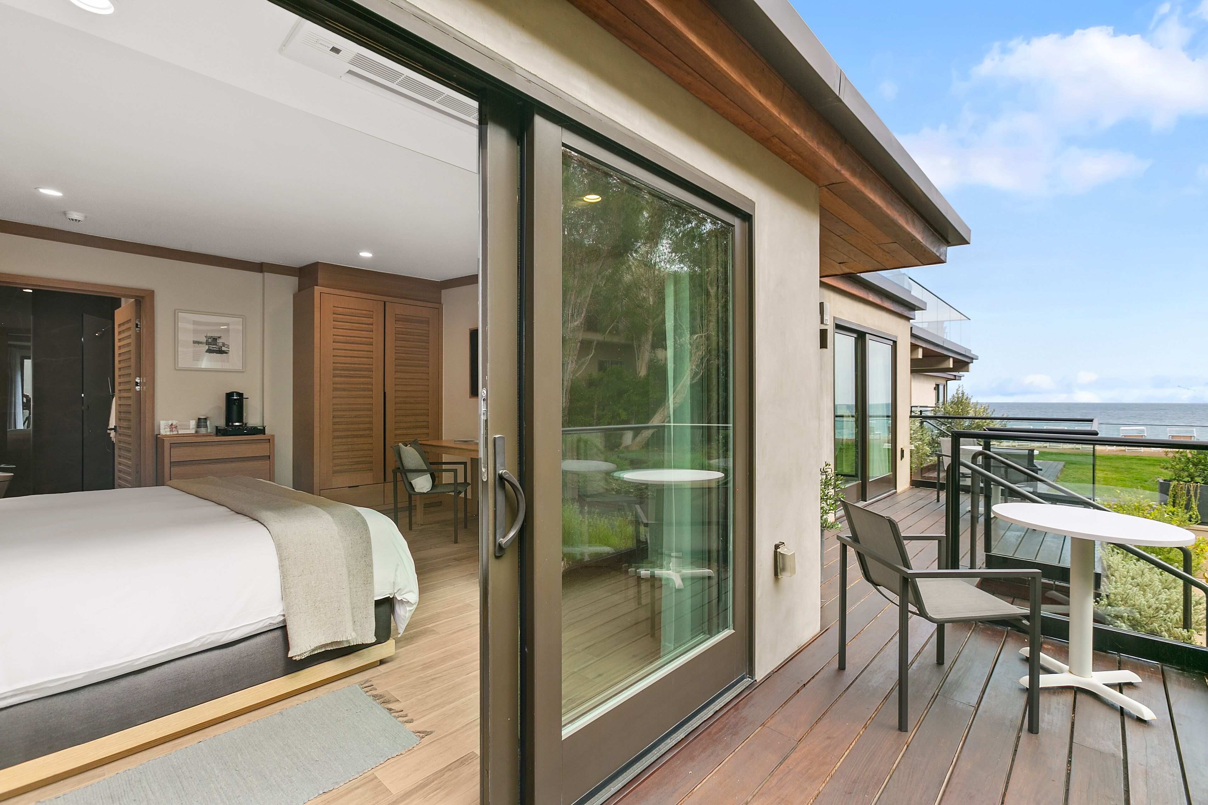 1 室のベッドルーム、デスク、アイロン / アイロン台、旅行用ベビーベッド