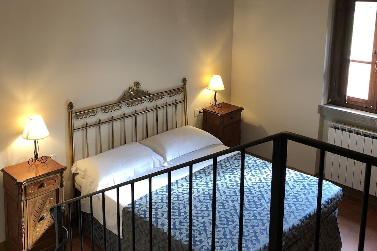 Individually decorated, blackout curtains, free cots/infant beds
