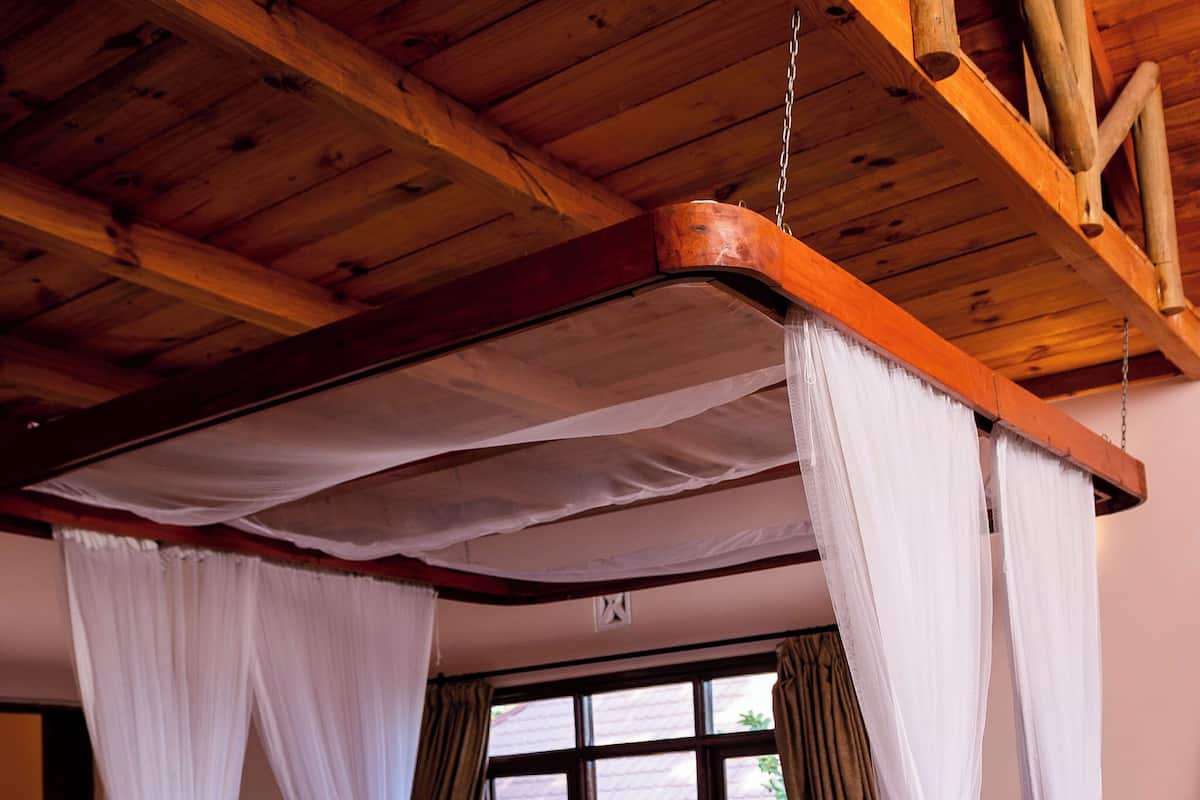 Pillowtop beds, in-room safe, desk, blackout drapes
