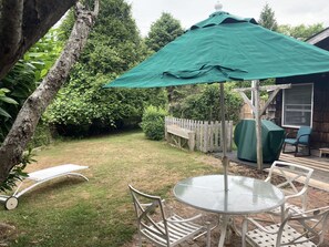 Outdoor dining - Original Leisurama - Montauk Cottage (Montauk)