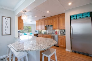 Fridge, microwave, oven, stovetop - Flirty Flamingo! Your dream vacation home! In-Ground Pool = Perfection! (Gulfport)