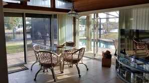 Dining - QUAINT FLORIDA GETAWAY (Port Charlotte)