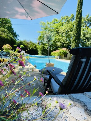 Piscina all'aperto, una piscina riscaldata