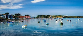 Beach Point - Stunning Harbour Views from Balcony