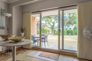 Dining - Sandy Shores - 2-bed flat on Sandbanks Peninsular (Poole)