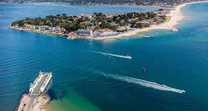 Sandy Shores - 2-bed flat on Sandbanks Peninsular