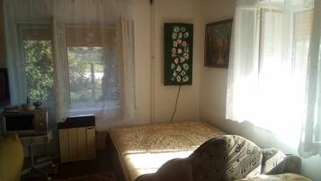 2 bedrooms, WiFi, bed sheets