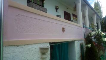 تفاصيل الفندق من الخارج