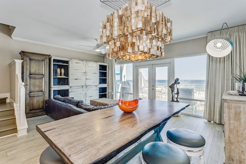 WOW Free 4 Pet, Closest to the Gulf Luxury 4 Bed,3Bath 3 Decks Sleeps 14 2200 SF