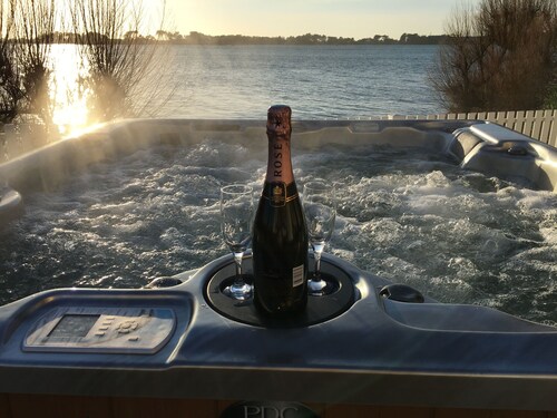 MAISON LES PIEDS DANS L'EAU