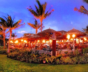 Outdoor dining - KLVR welcomes you to Honua Kai Luana 11B Oceanfront Resort Resort and POOL view  (Lahaina)