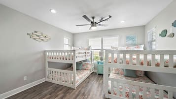 4 camere, una scrivania, ferro/asse da stiro, culla da viaggio