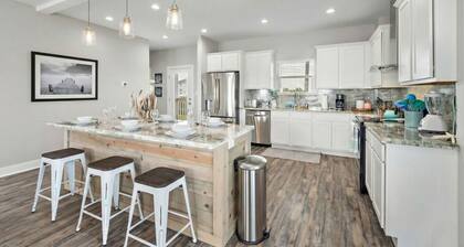 Bayfront Retreat w/ Private Boardwalk, Fishing, & Sunset Views