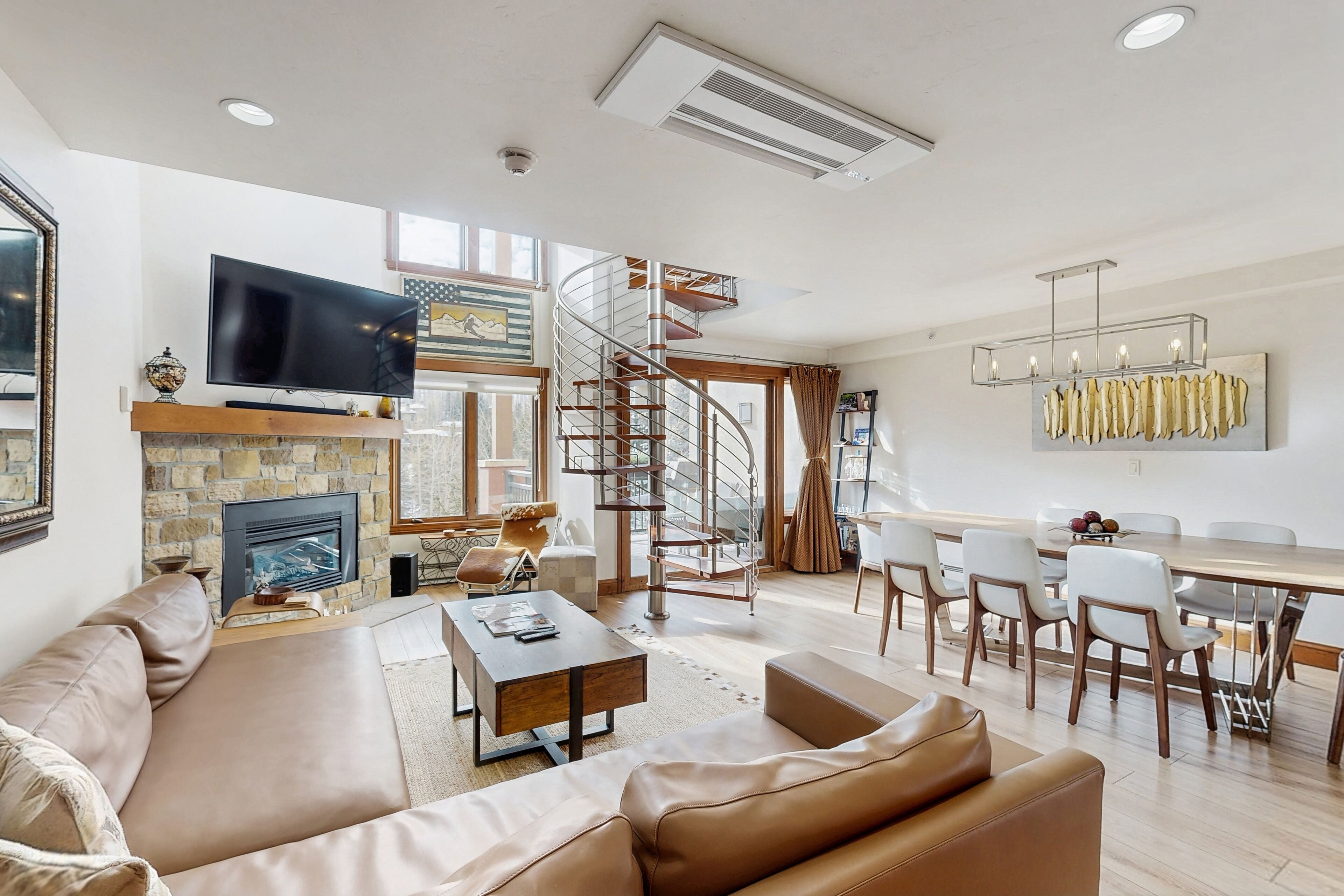 電視、壁爐、書籍