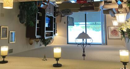 Hudson Hideaway: 2 BR/2 Bath Gulf Front Condo,Stunning Sunset from 27' Balcony