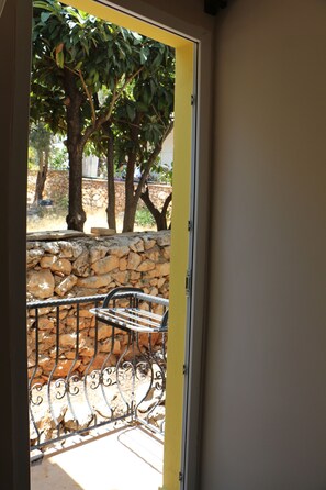 Standard Room (No:5,9) | Balcony