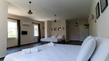 Rom – grand (No:16) | Sengetøy av topp kvalitet, skrivebord, wi-fi (inkludert) og sengetøy