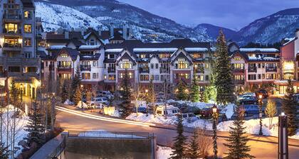 Ski-in/out condo with kitchenette, high-speed WiFi & shared pool/hot tub/laundry