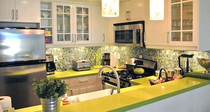 **Mickeys Hideaway**Walk to Disneyland**Spring Sale!