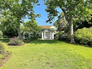 Property grounds - Downtown Manteo Studio  (Manteo)